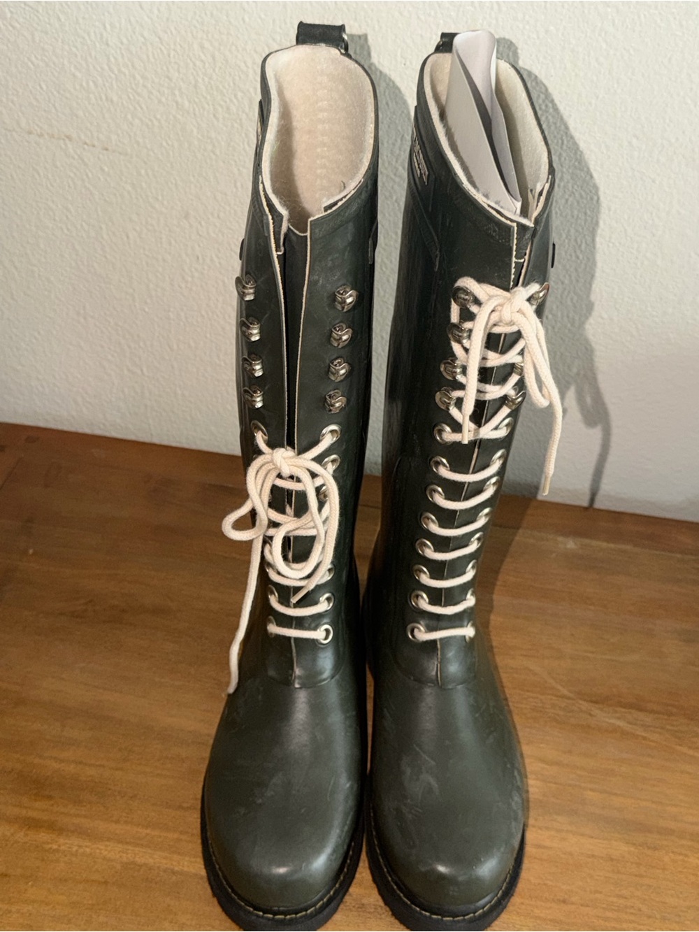 Ilse Jacobsen Dark Green Lace-Up Knee Boots with White Laces